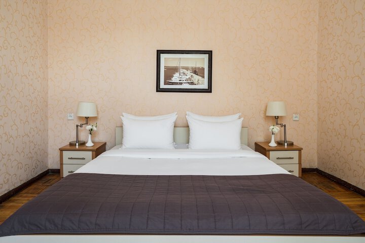 Room 17 of 48