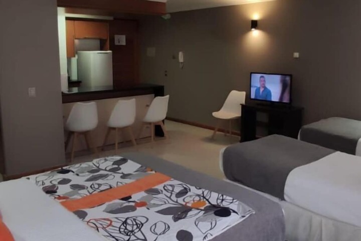 Room 6 of 28