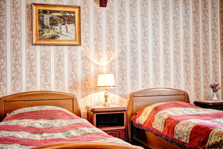 Room 8 of 43