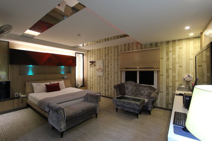 Room 16 of 56