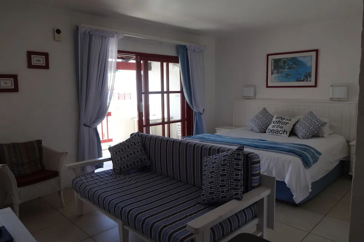 Room 4 of 18