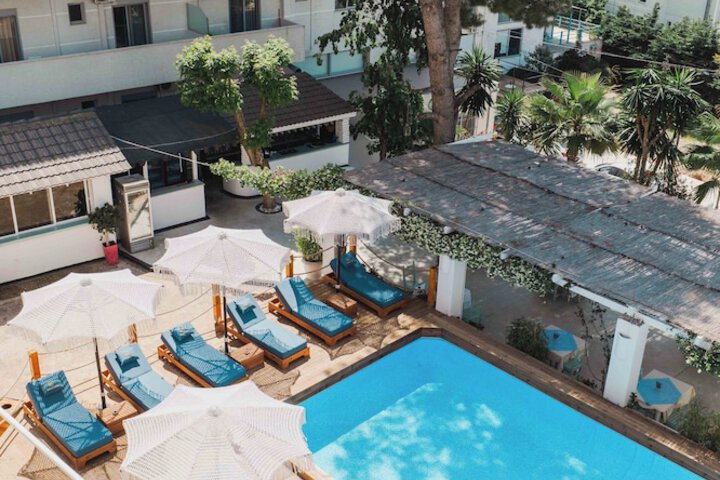 Pool 205 of 297