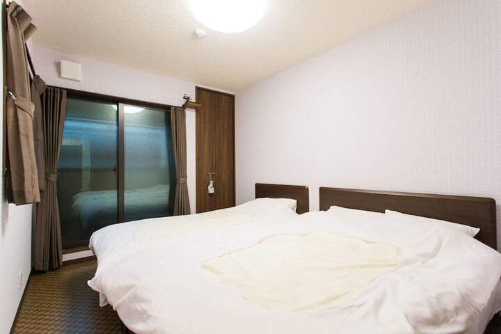 Room 27 of 48