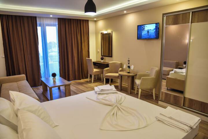 Room 17 of 46