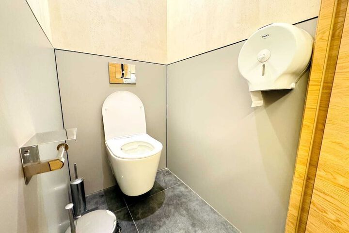 Room 15 of 21