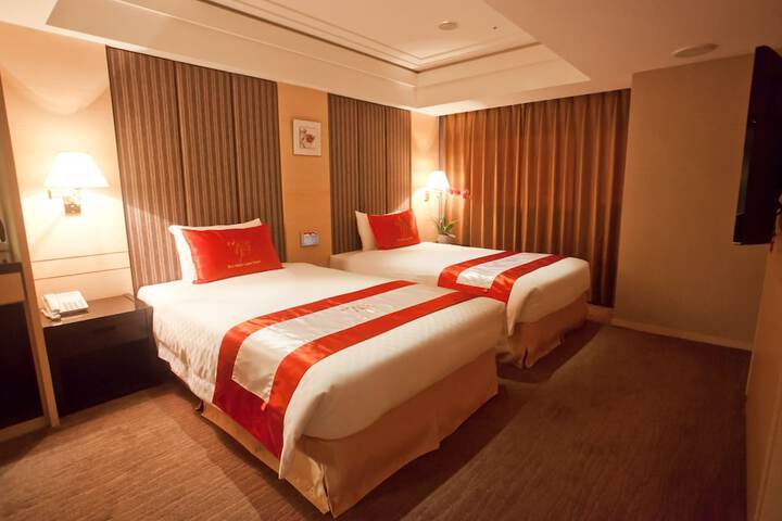 Room 12 of 90