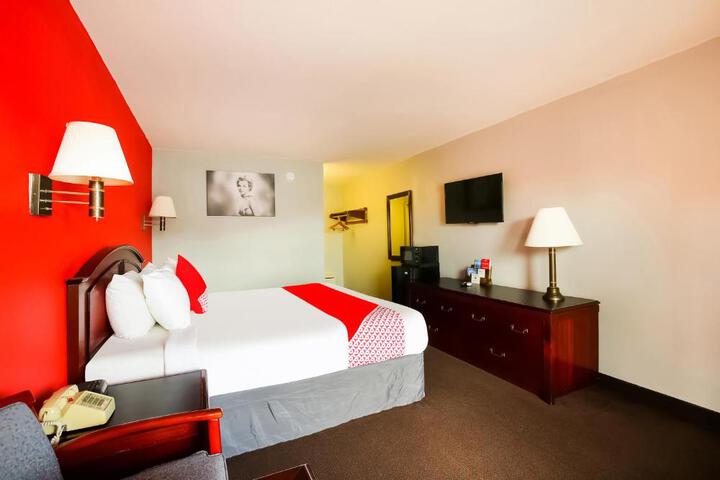 1 King Bed (11 of 12)
