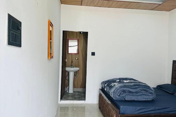 Room 13 of 26