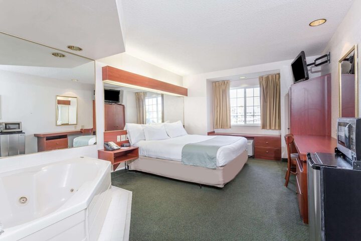 1 Queen Bed Suite (1 of 5)