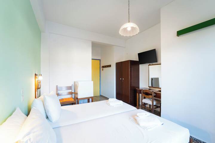 Room 13 of 34