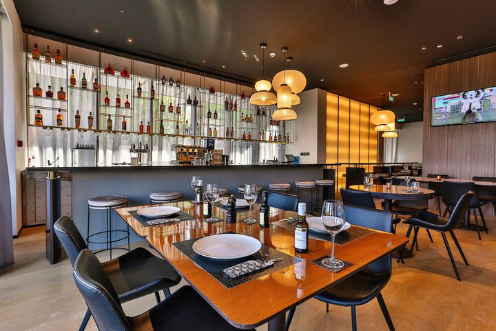 Dining 38 of 55