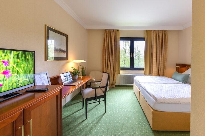 Room 12 of 41