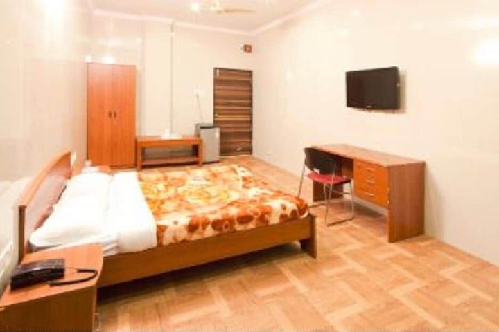 Room 6 of 33