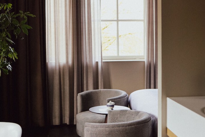 Room 19 of 48