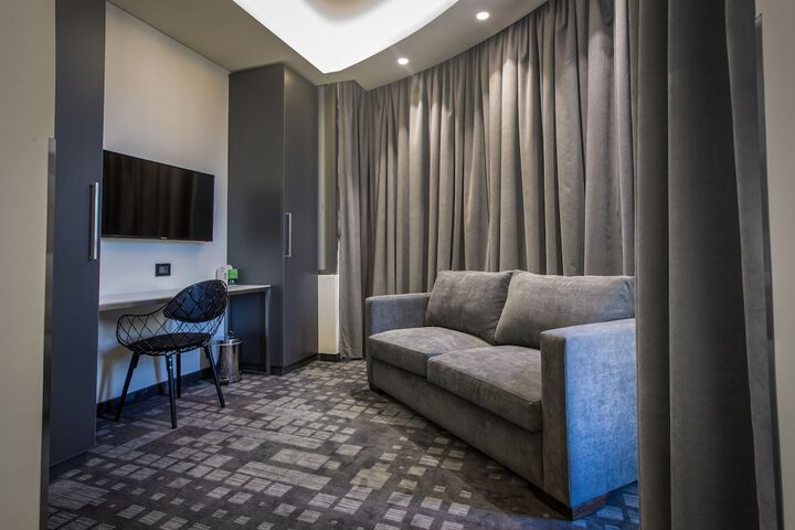 Room 7 of 24