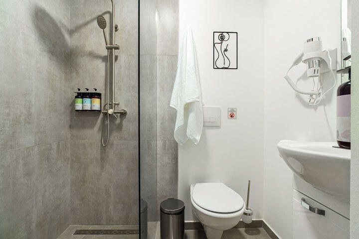 Room 42 of 71