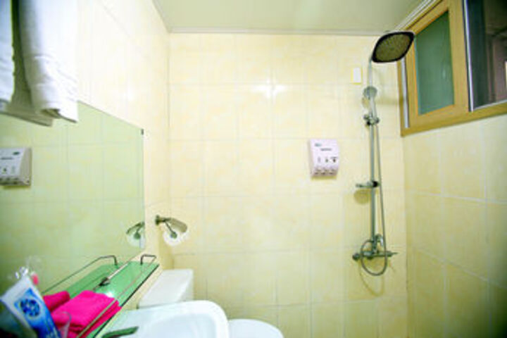 Room 3 of 18