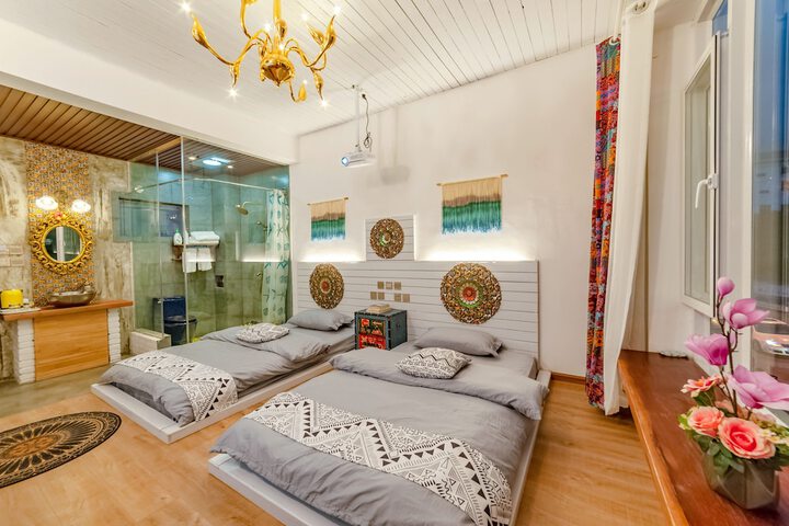 Room 4 of 24