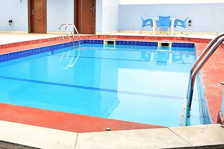 Pool 11 of 15