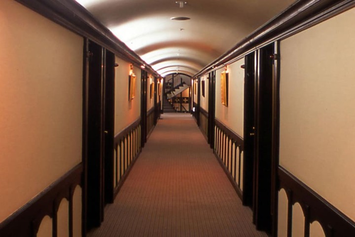 Room 5 of 108