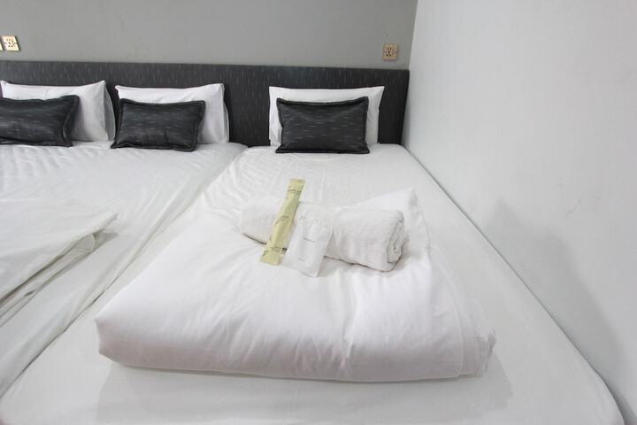 Room 21 of 74