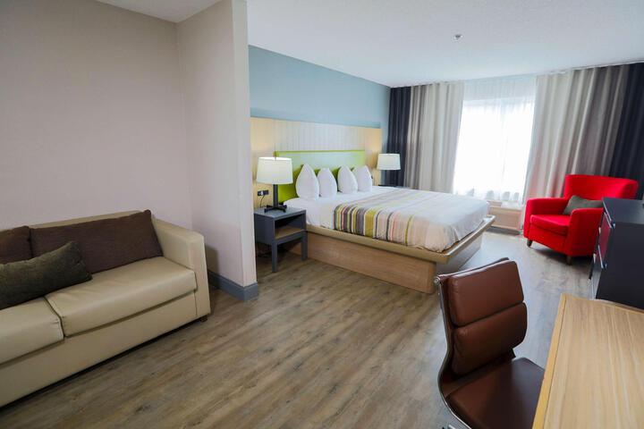 1 King Bed Accessible (2 of 17)