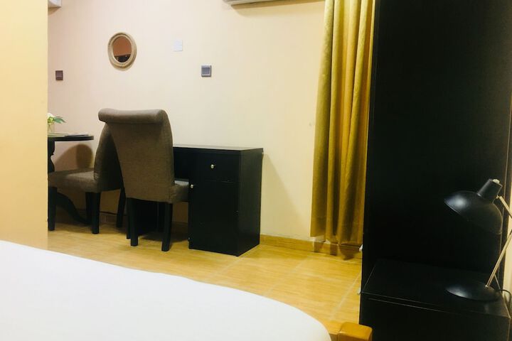 Room 7 of 34