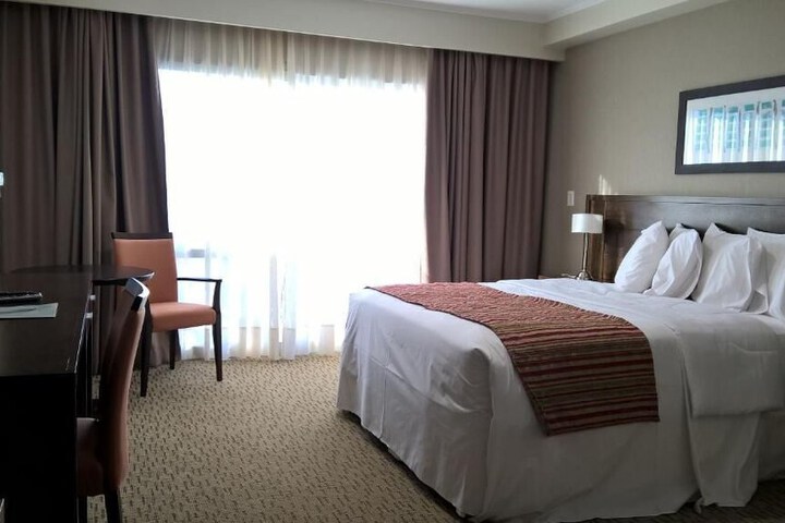 Room 4 of 32