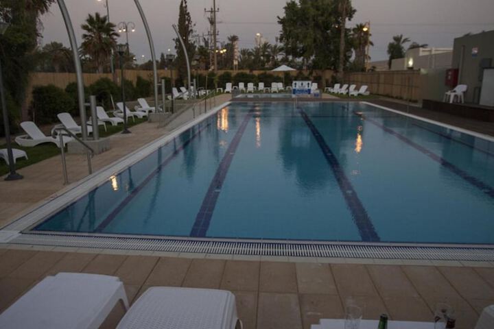 Pool 18 of 44
