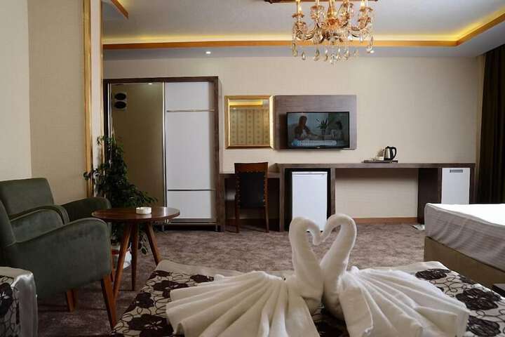 Room 6 of 19