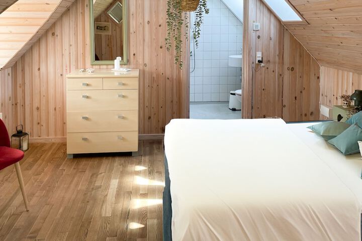 Room 2 of 35