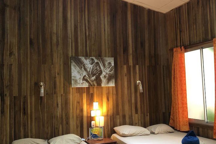 Room 24 of 107