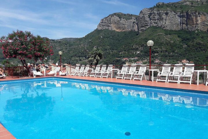 Pools & Facilities
