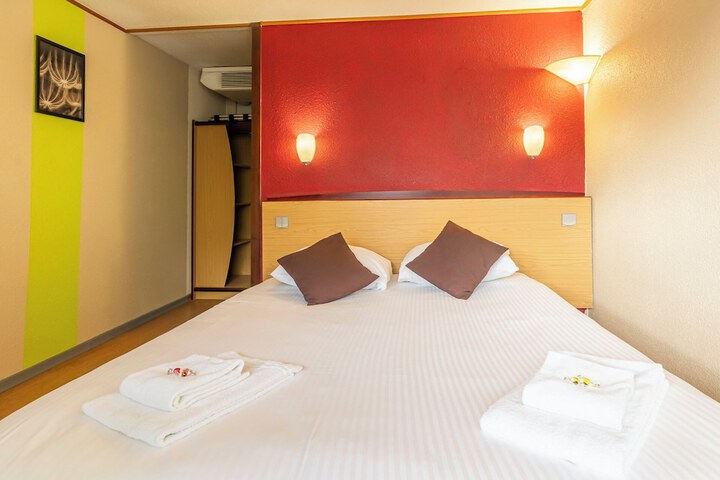 Room 11 of 52