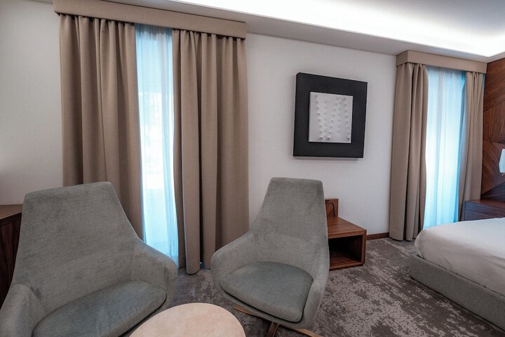 Room 99 of 197