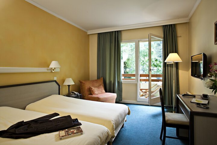Room 11 of 38