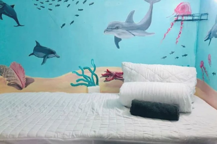 Room 15 of 68