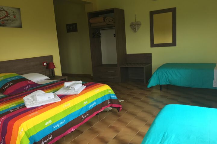 Room 13 of 102
