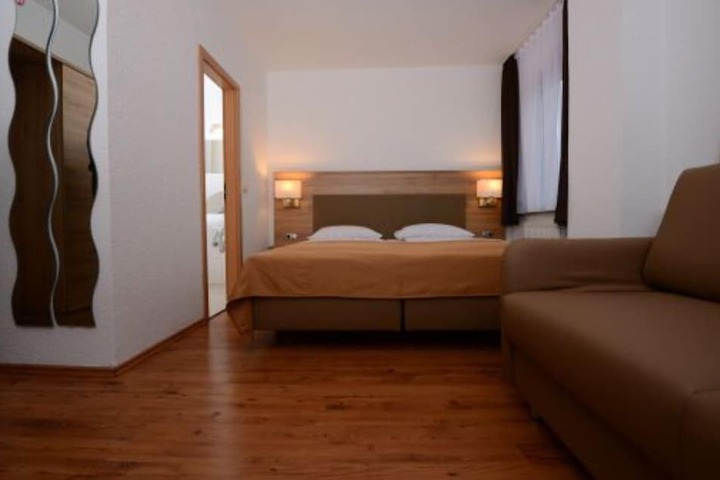 Room 6 of 20