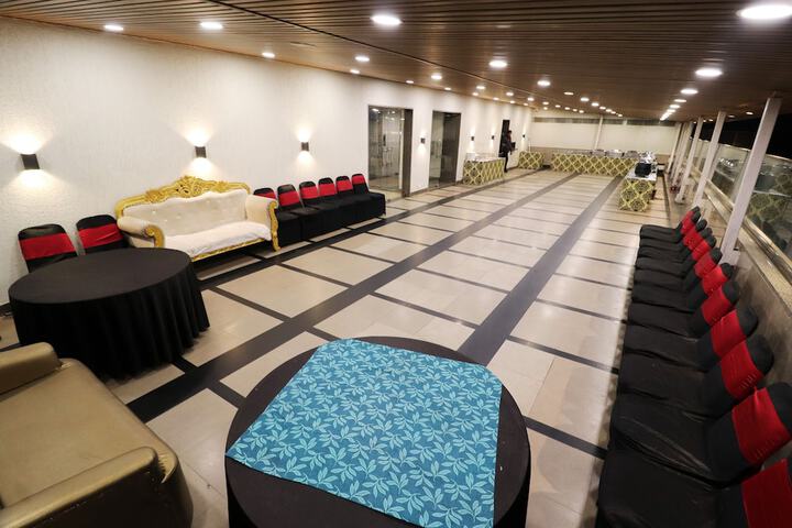 Ballroom/Hall 39 of 68
