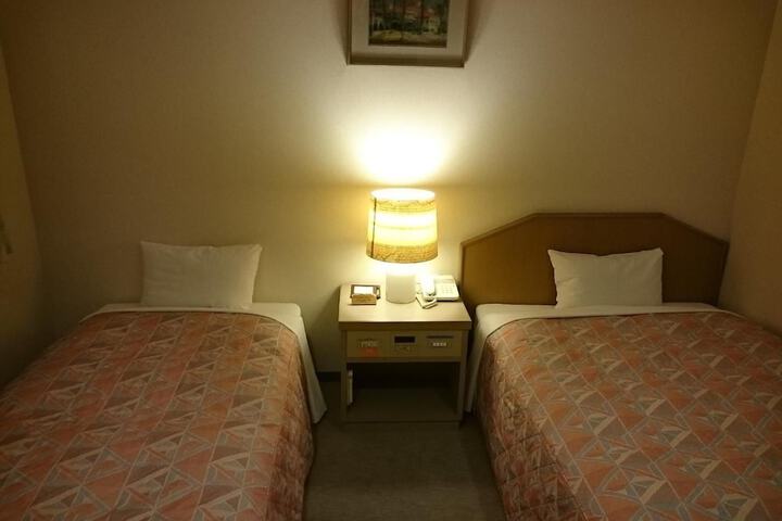 Room 13 of 50