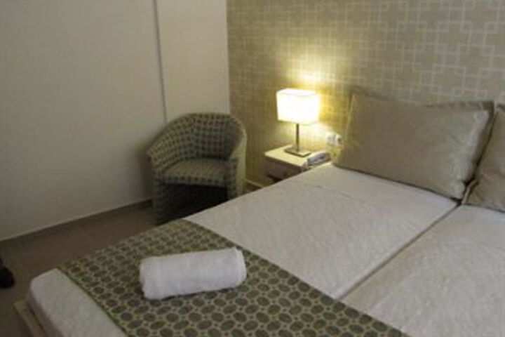 Room 5 of 10