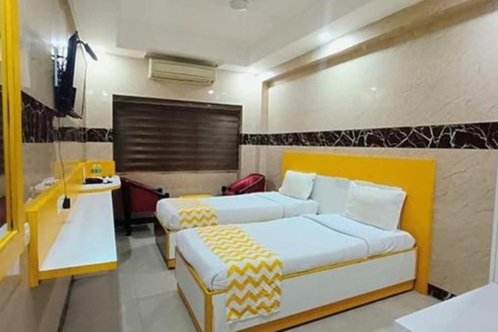 Room 7 of 18