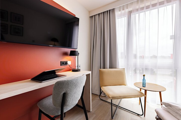 Room 27 of 145