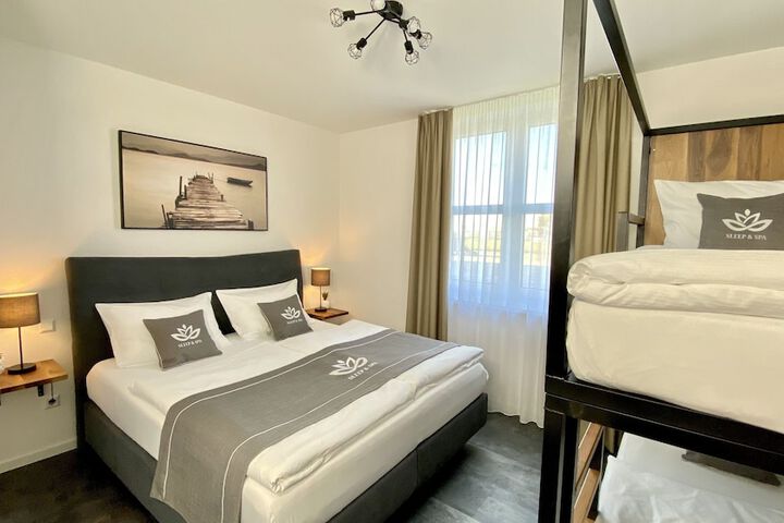 Room 3 of 33
