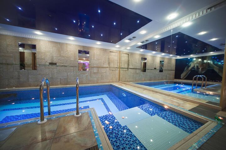 Hotel with Pool