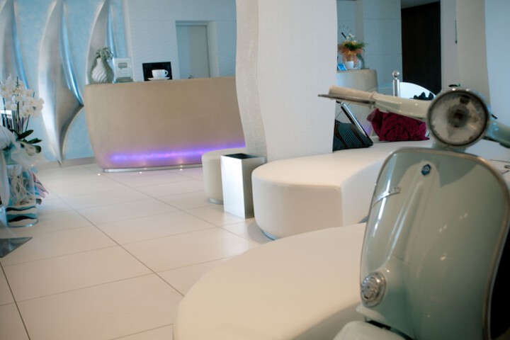 Check-in/check-out kiosk