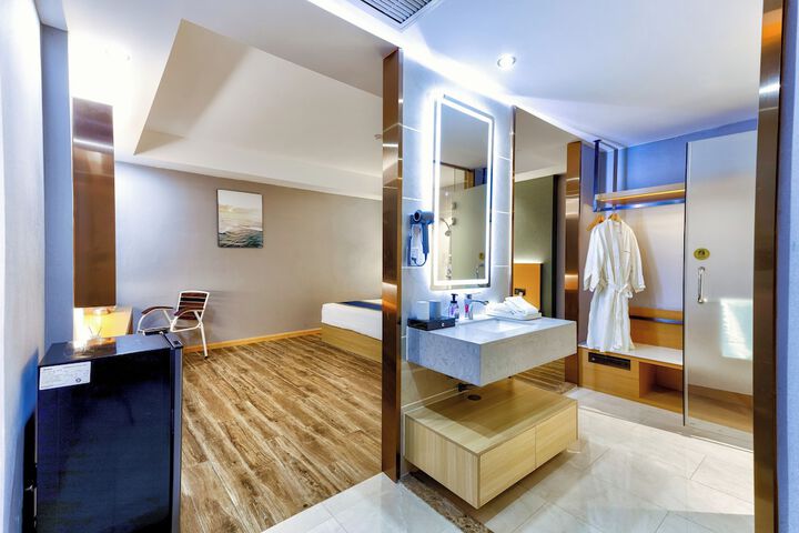 Room 13 of 68
