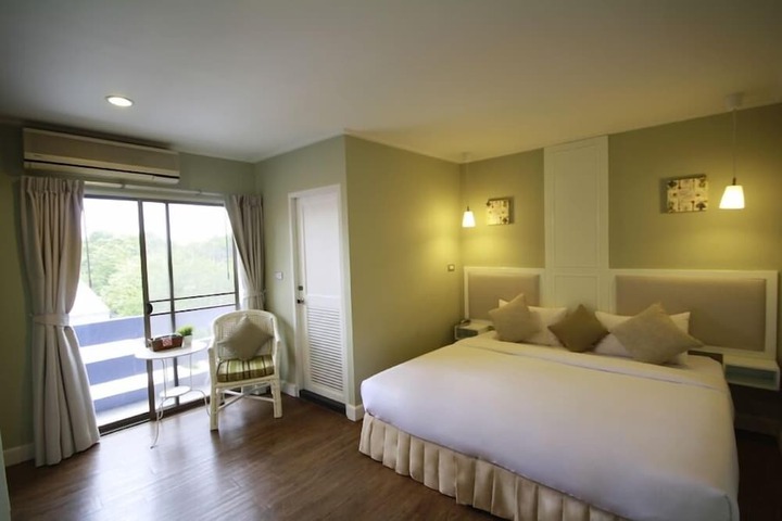 Room 14 of 30