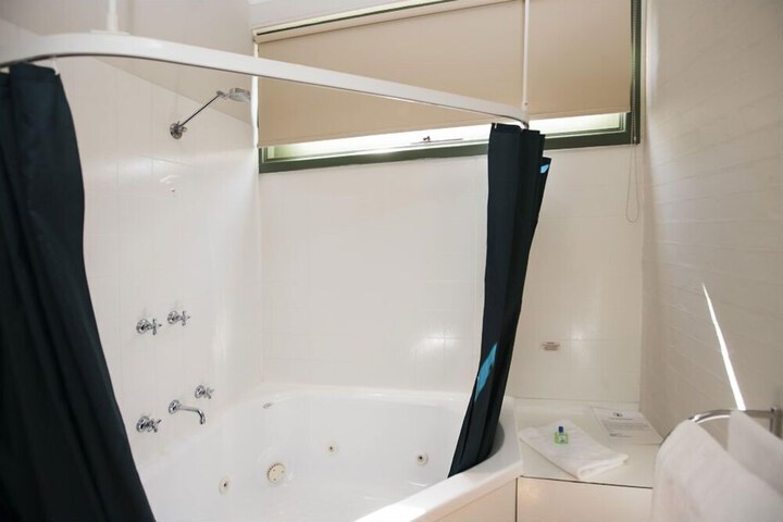 Room 15 of 18
